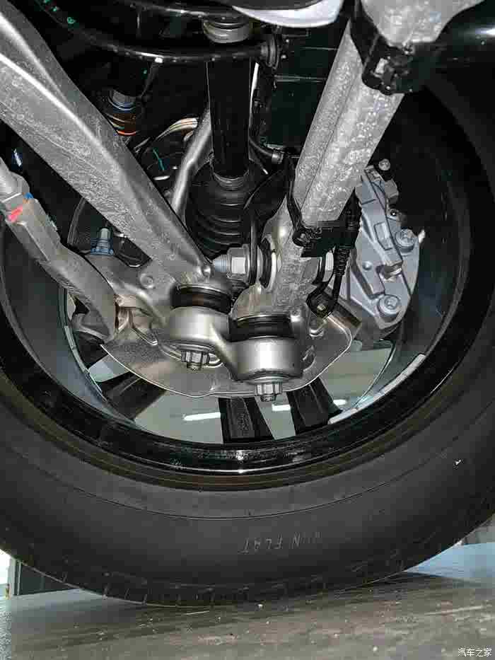 glc悬架和奔驰e两驱悬架对比