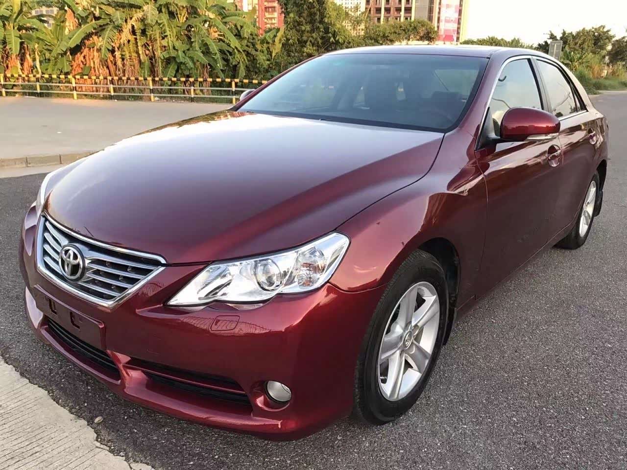 枣红色的丰田锐志超帅气.