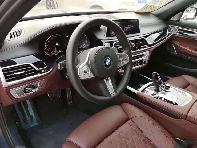 2020款宝马 740li xdrive行政m运动版