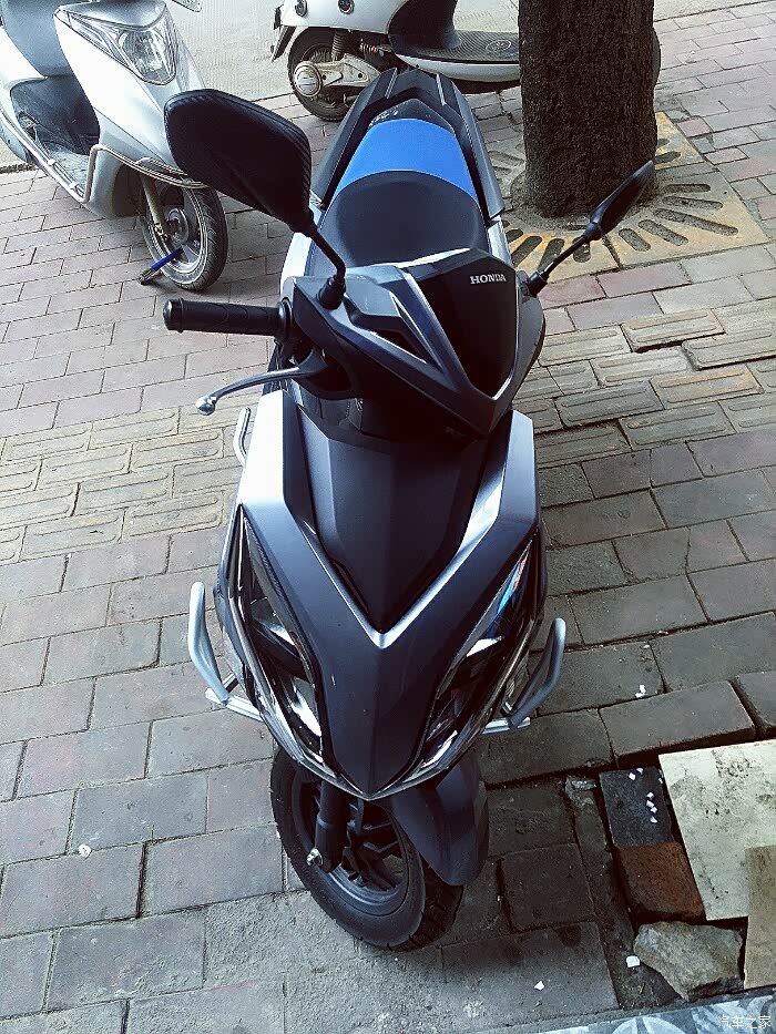 喜提白色裂行125