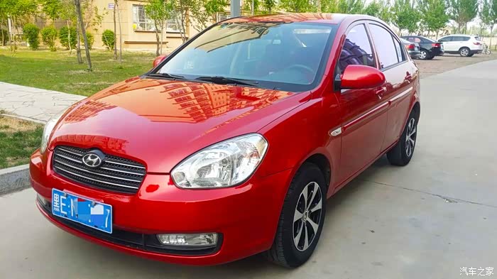 10年红色雅绅特前来报道