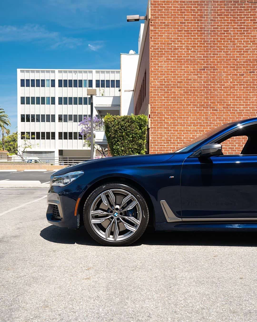 宝马m7可谓集豪华与运动与一身