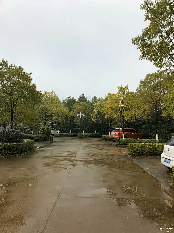 初春的雪软绵绵的,宋应星公园散散心