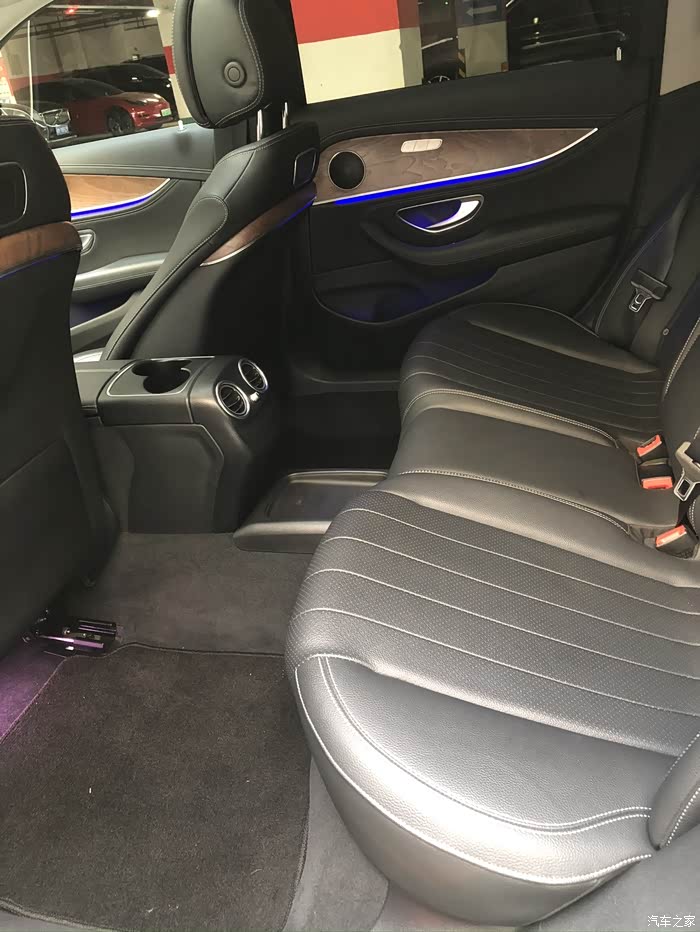 出个人家用奔驰e300时尚立标