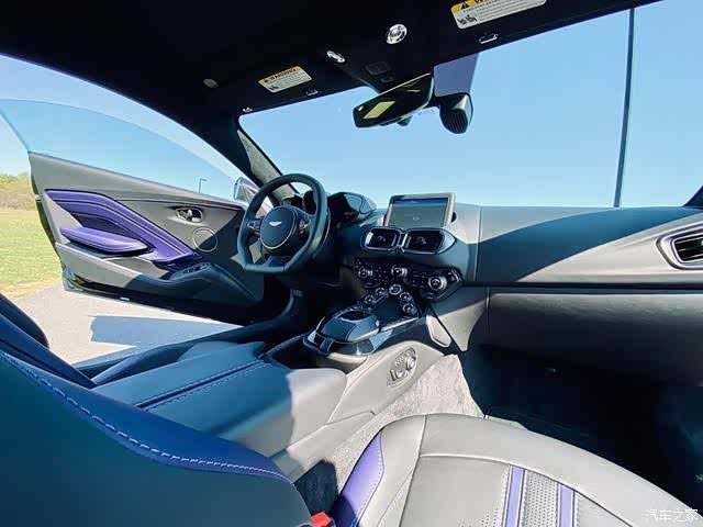 带你走进2020款阿斯顿马丁跑车内部出色和精致的内饰