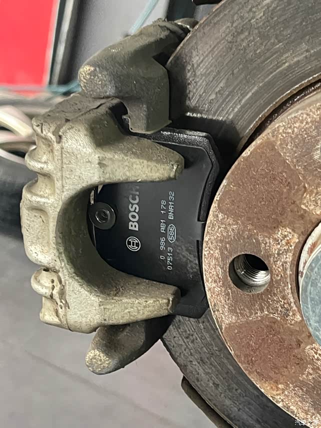 朗逸12万公里更换后刹车片