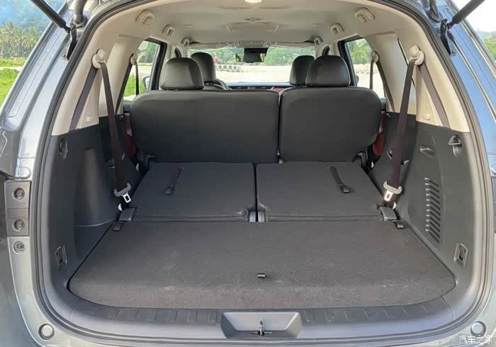 2022款新途达长途穿越而生天然的大7座后2排放倒自然平