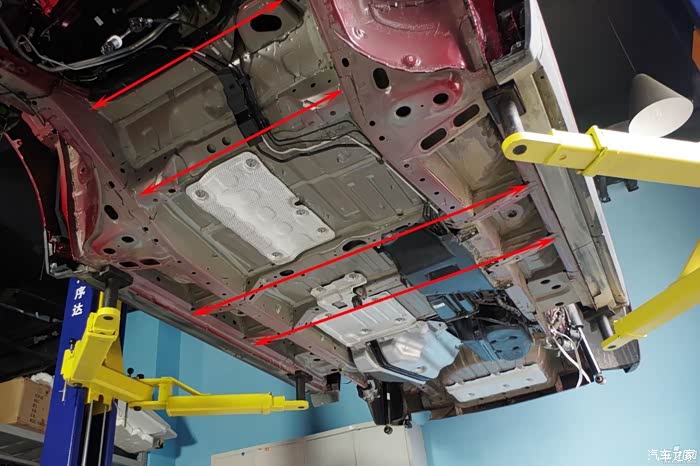 探界者底盘装甲是跟车就有吗