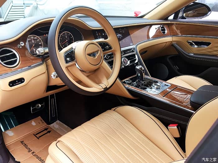 豪华宾利,精致高档的飞驰内饰,真让人动心,这样的驾座,喜欢了