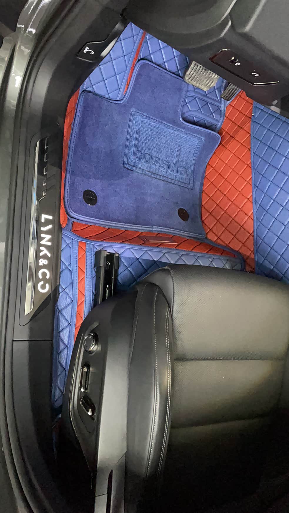 保仕达360航空软包脚垫