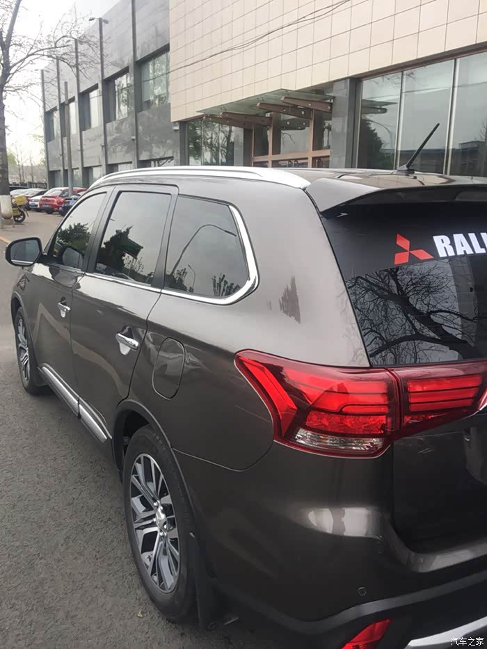 看到一辆改色欧蓝德真是漂亮