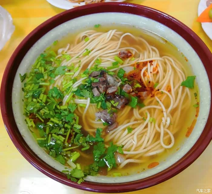 周末时光和老婆一起品味特色拉面