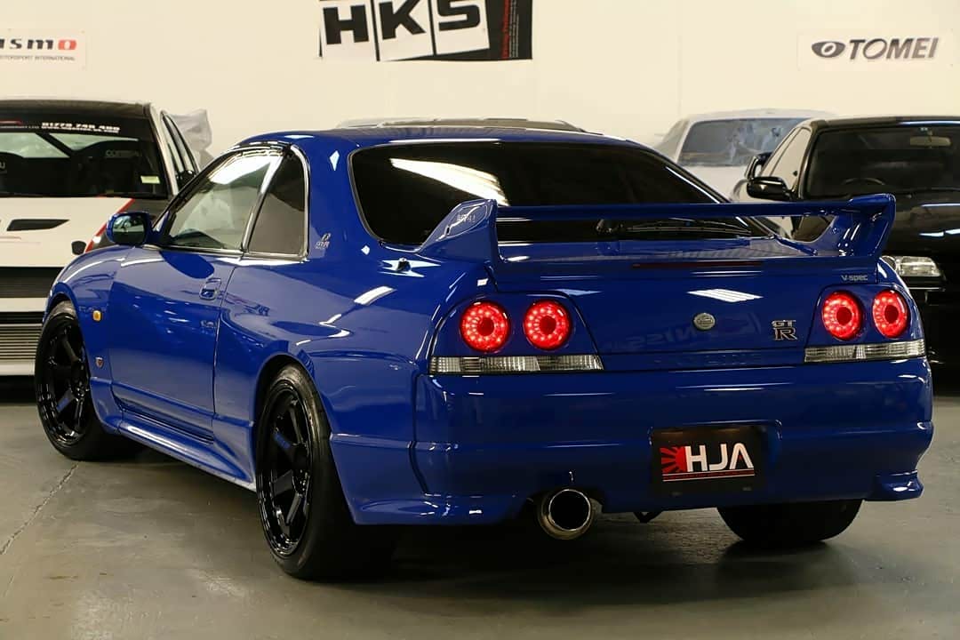 1996年日产gtr r33,这次的颜色很特殊,叫冠军蓝
