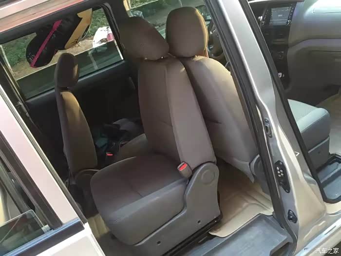 帅客中排改旋转座椅