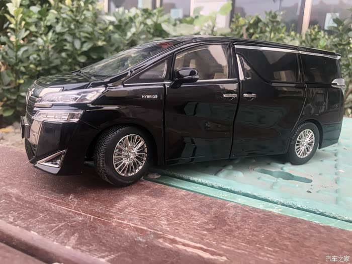 皇冠座驾威尔法至臻黑色款