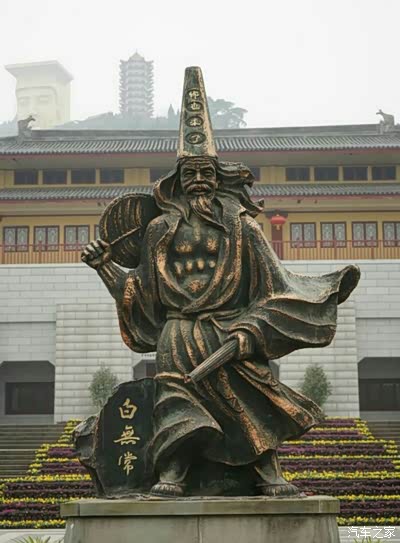 白无常首先登场