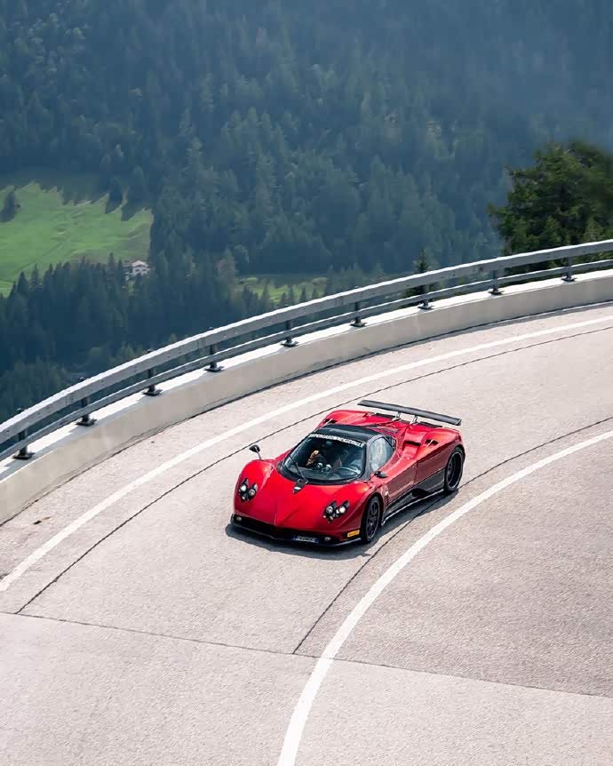 帕加尼zonda聚会 有钱人的周末就是如此枯燥.