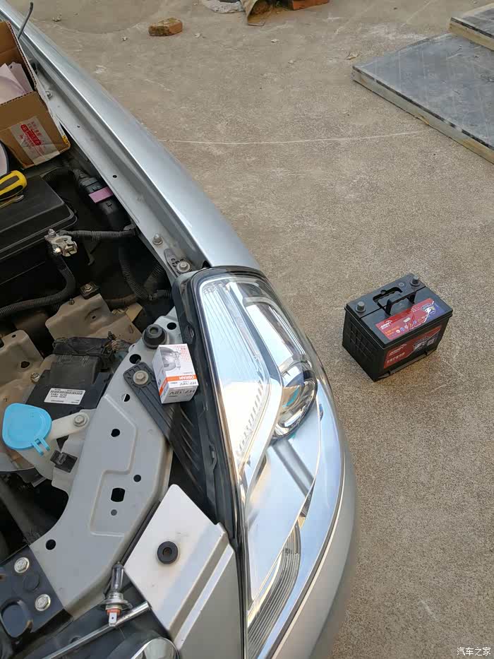 别克凯越,左边的近光灯,灯泡怎么换?手都伸不进去
