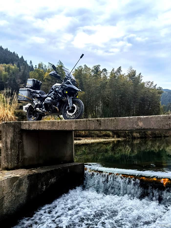 黑武士蓝鸟锐变黑鸟r1200gs