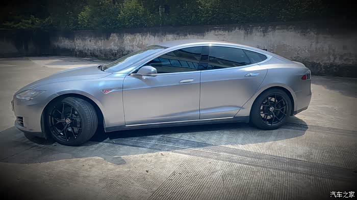 特斯拉models电光灰加starfks轮毂