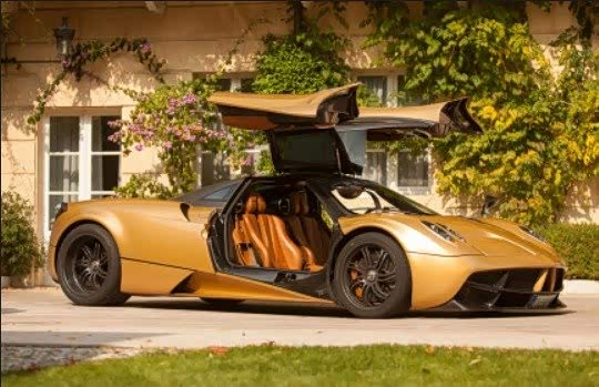 土豪金帕加尼huayra走到哪里都是焦点.