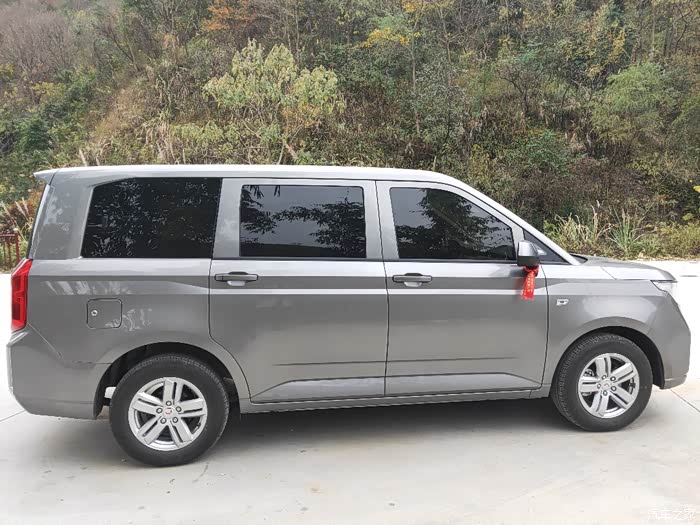 五菱宏光plus普拉斯