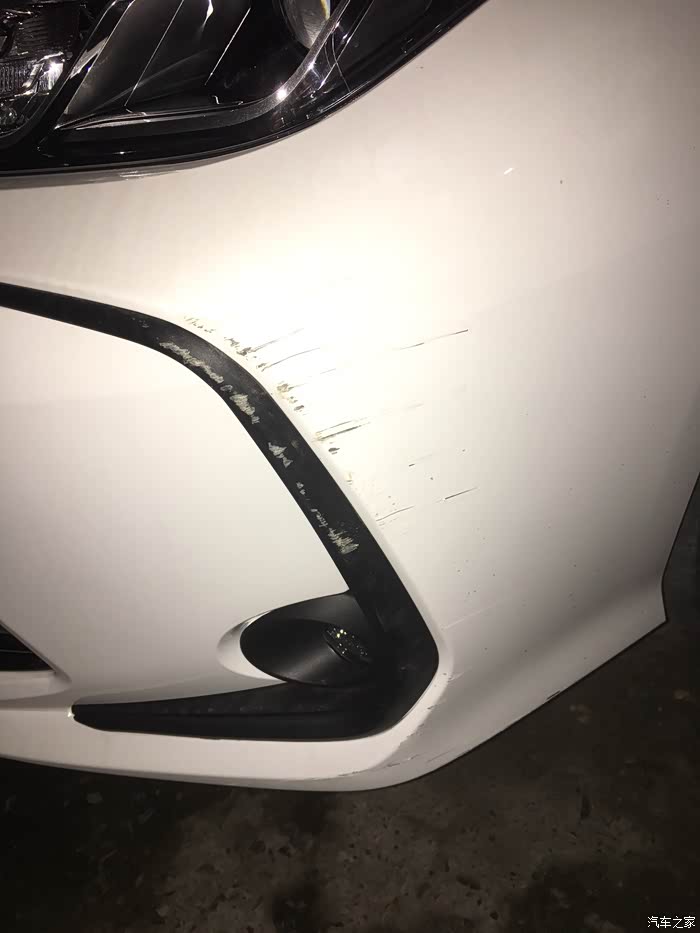 提车第一天就刮蹭了一片
