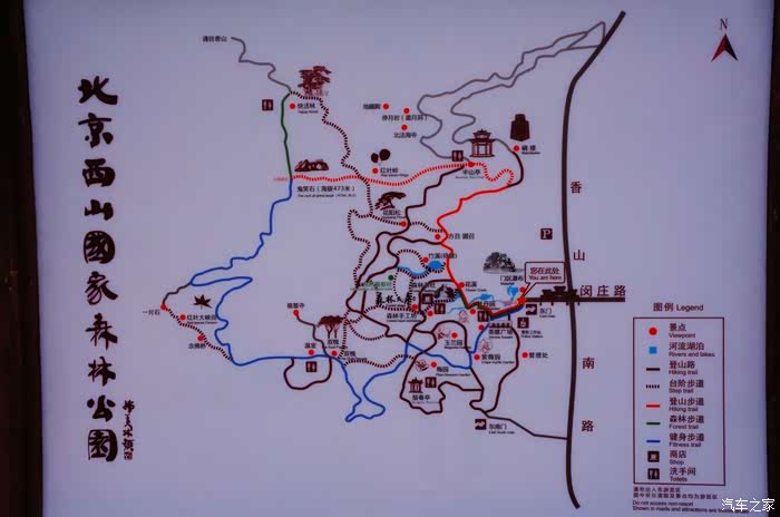 西山也算是北京郊区比较有名气的山脉了,它的北面是大名鼎鼎的香山