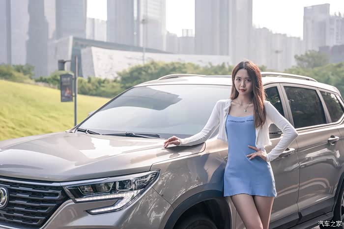 七月的风,八月的你,女神和爱车一起留下了印记