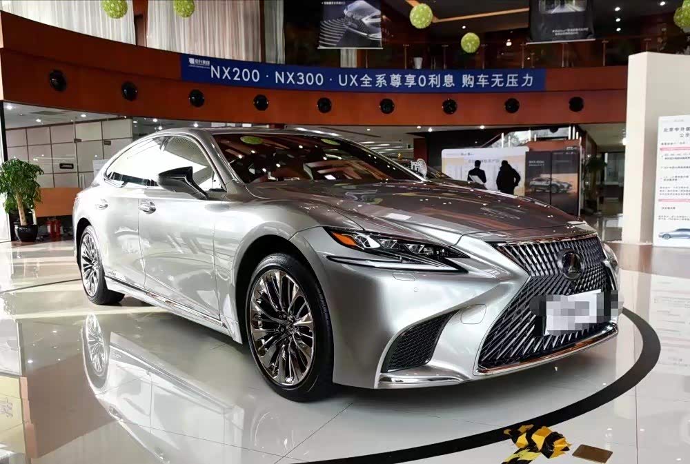 全新的雷克萨斯ls车型使用了十分丰富的车身线条