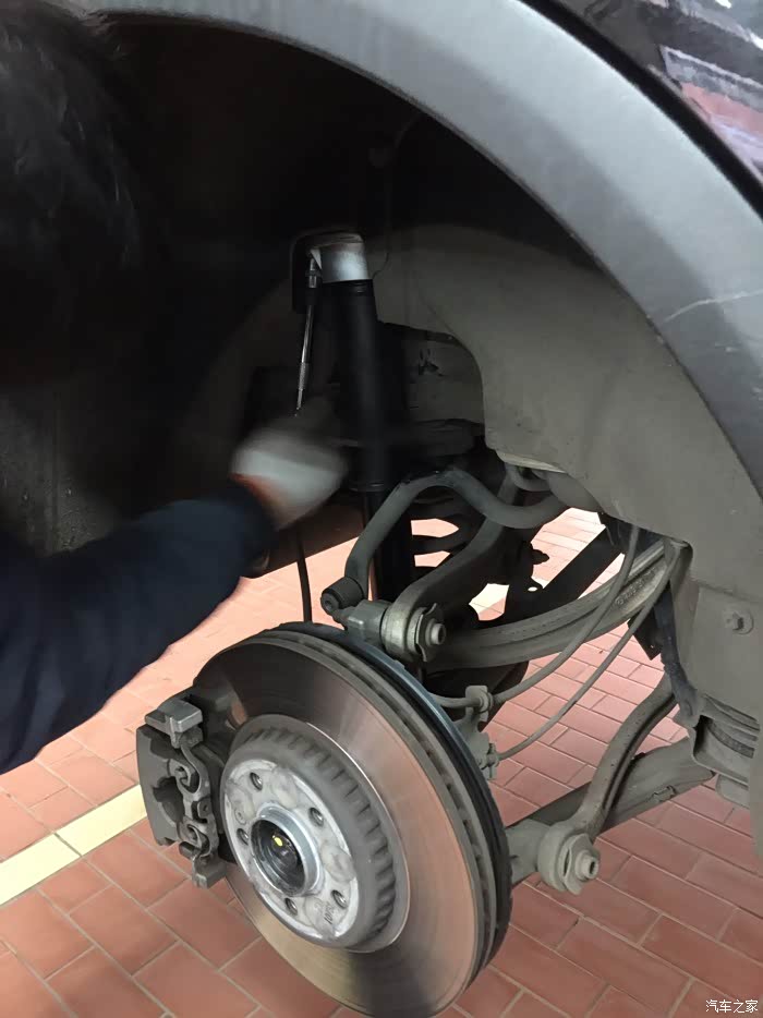 【图】glc300地盘异响,右后轮减震异响,后背箱异响_奔驰glc论坛_汽车