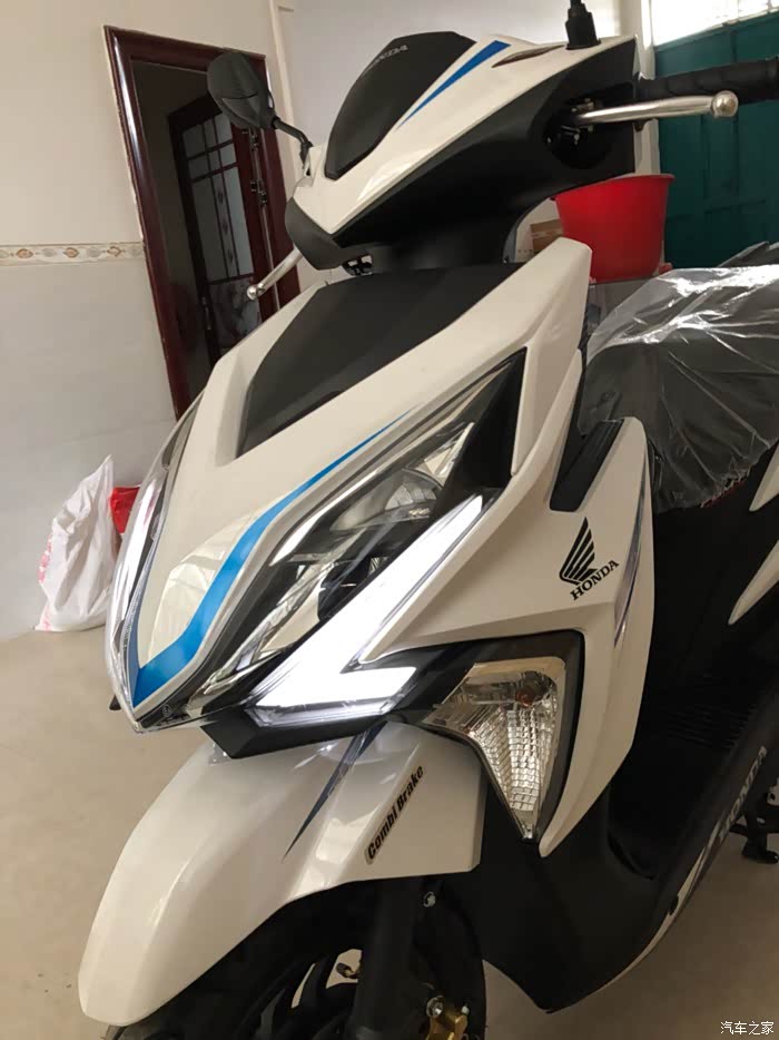 喜提白色裂行125