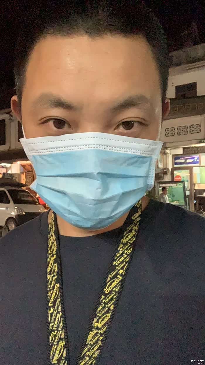 中年男与中年男的老挝游--------- 顺便说一句,老国口罩也