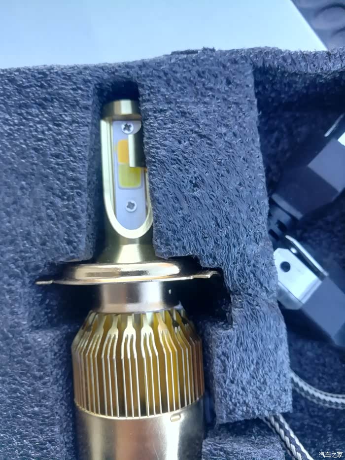 led的h4灯泡!