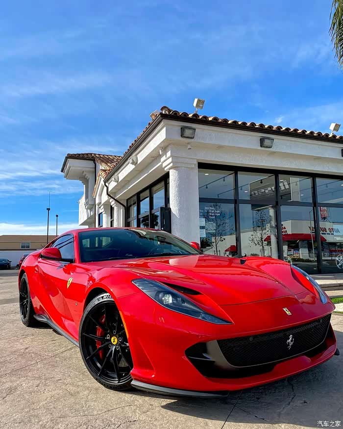 红骏马法拉利812 superfast