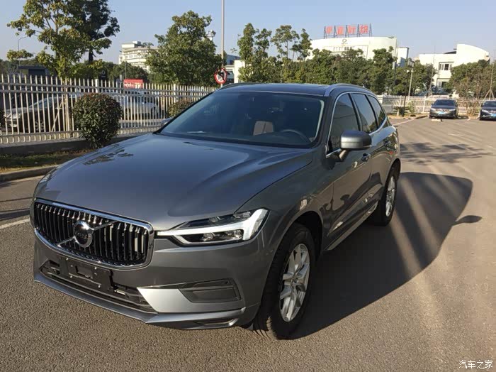 2018款xc60银色t5智逸版提车