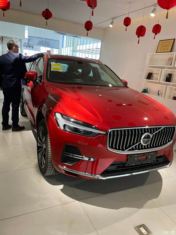 沃尔沃xc60t8熔岩红提车了