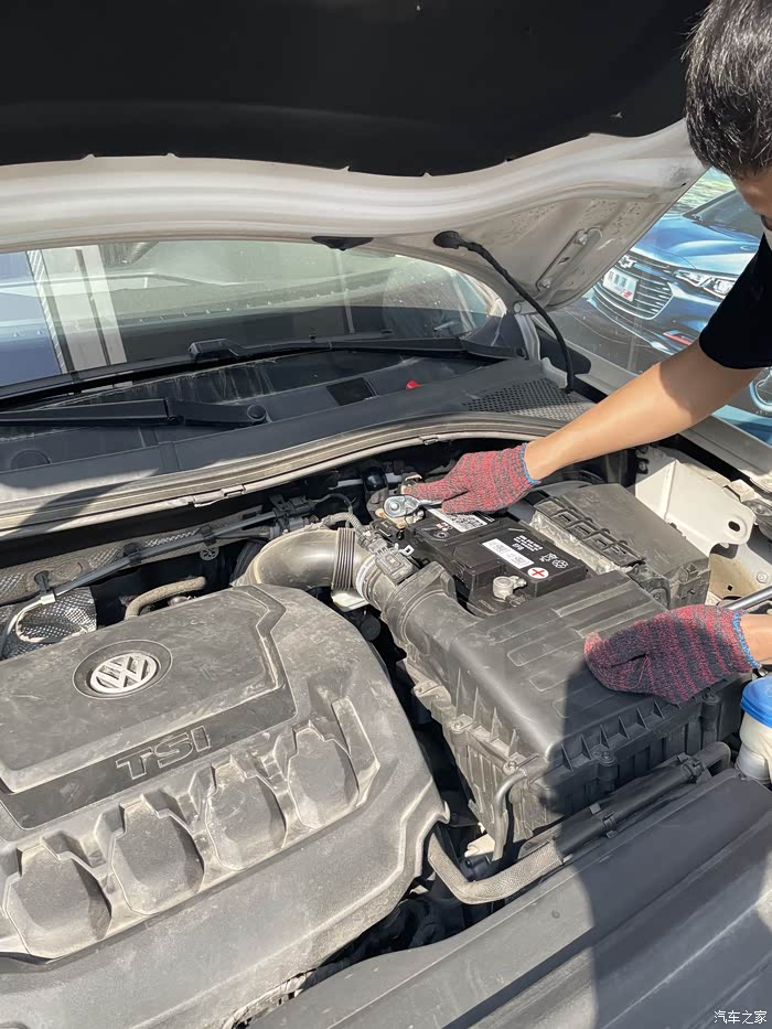 19款途观l更换启动电瓶