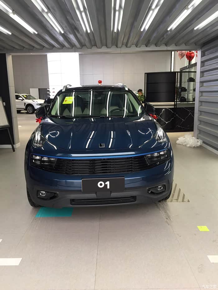 【图】今天提车耀蓝,怎么轮胎上都没有胎毛,然后展厅1680_领克01论坛