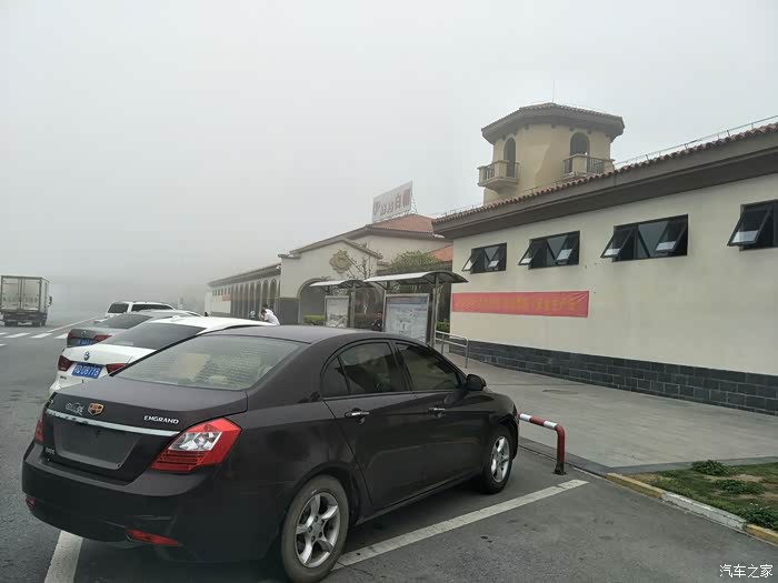 开了两个多小时,到了离家最的白帽服务区,停车休息一会继续出发