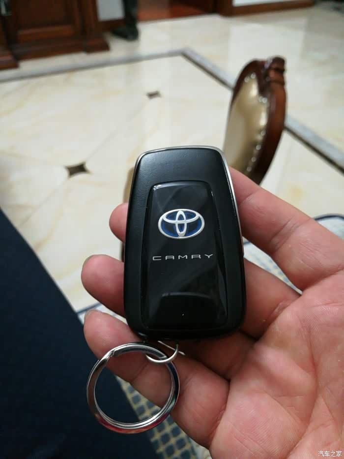 要不要换混动凯美瑞?