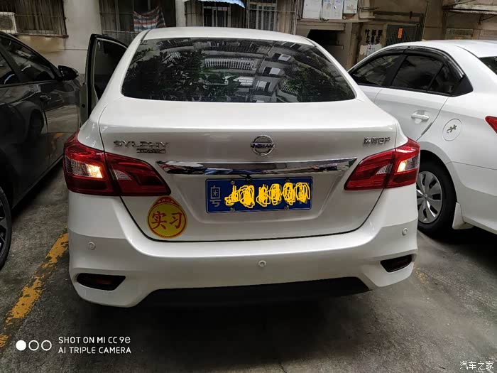 请问2019款经典轩逸舒适版倒车灯有几盏