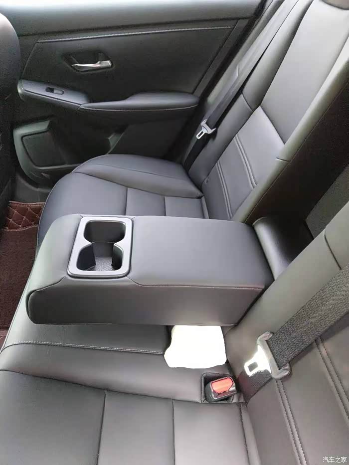 日产战神大沙发轩逸