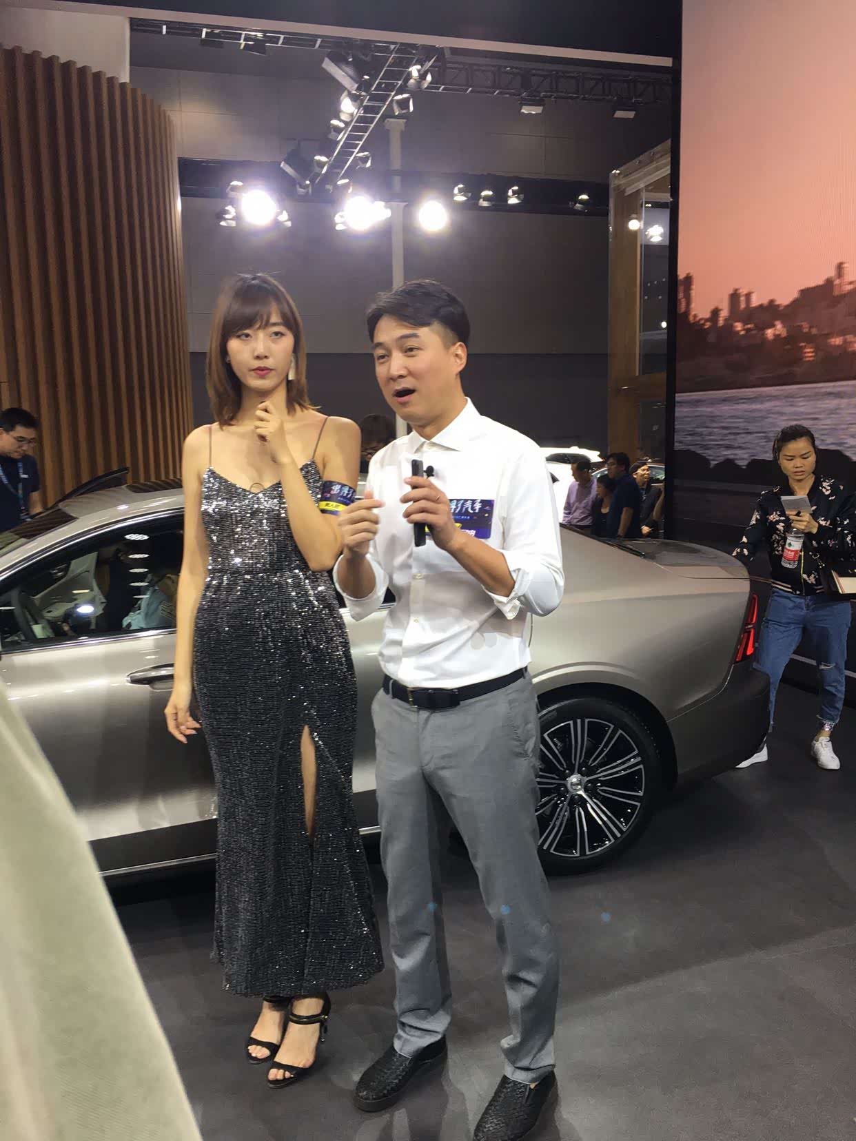 看到吕总直播啦