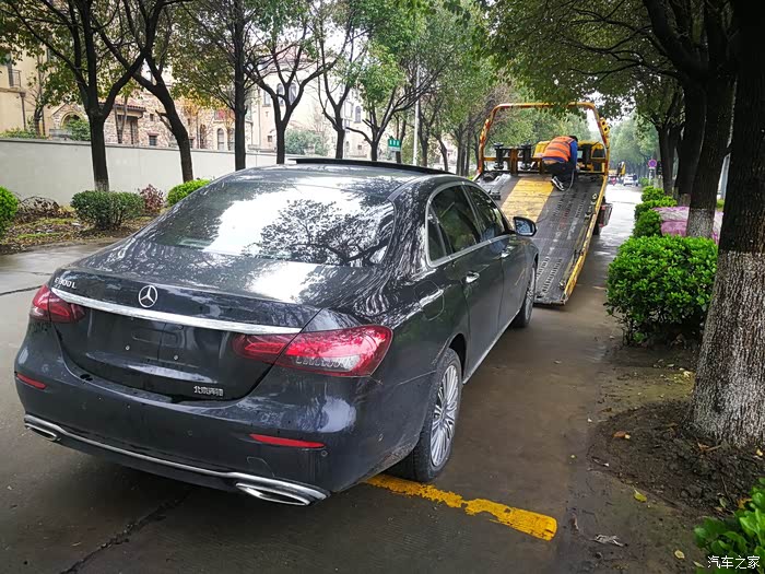 【图】e300l 时尚型,没备胎,漏气了,零胎压,必须拖车了_奔驰e级论坛