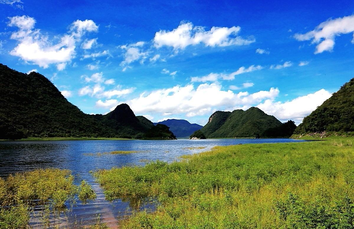 远离喧嚣的城市走进大自然青山绿水青山秀水蓝天浮云