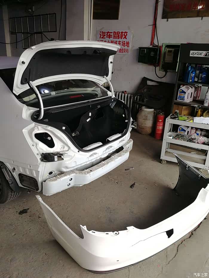 修复吉利帝豪后保险杠