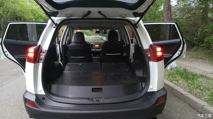 rav4荣放百万冠冕长情相伴#生活因"你"而精彩