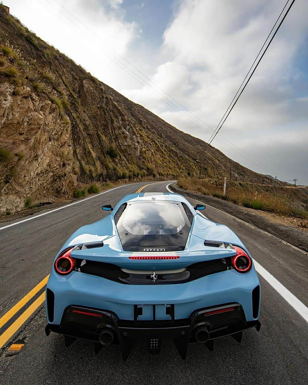 baby蓝色法拉利488 pista,无论跑山还是跑街都能秀