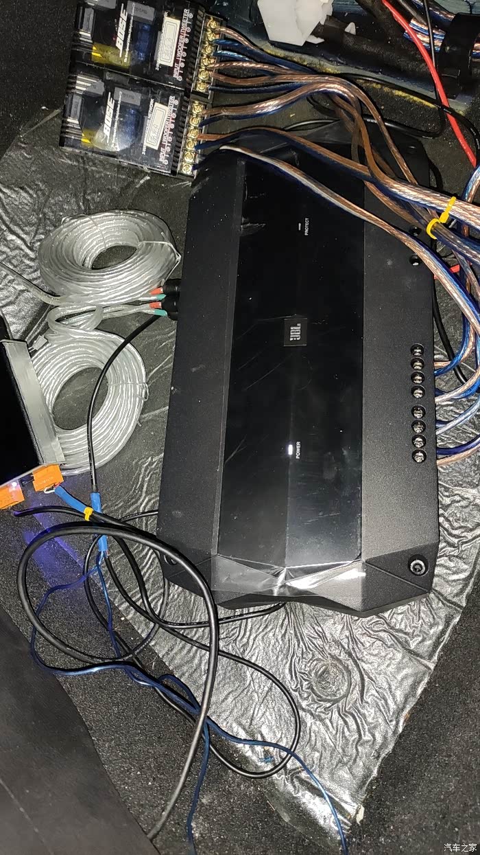 比亚迪宋max加装jbl704一千瓦功放